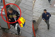 Znáte ženu z fotky? V kladenském obchodním domě ukradla mobil 80leté seniorce Znáte ženu z fotky? V kladenském obchodním domě ukradla mobil 80leté seniorce